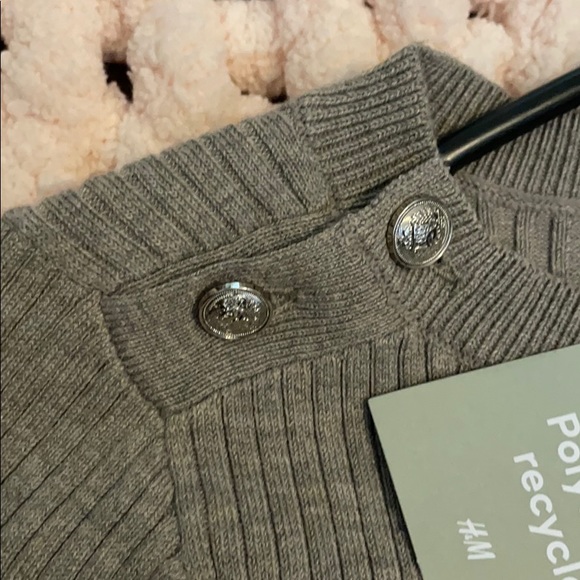 H&M long sleeve shirt - Picture 3 of 3